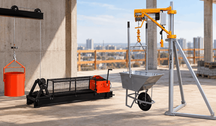 Equipamentos de elevação em canteiro de obras exibindo mini grua com carrinho de transporte acoplado e guincho motorizado com caçamba para locação de guincho de coluna e mini grua.